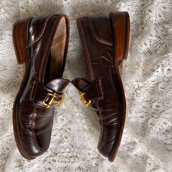 Vintage Brown Leather Loafers with Gold Accent - Picture 3 of 7